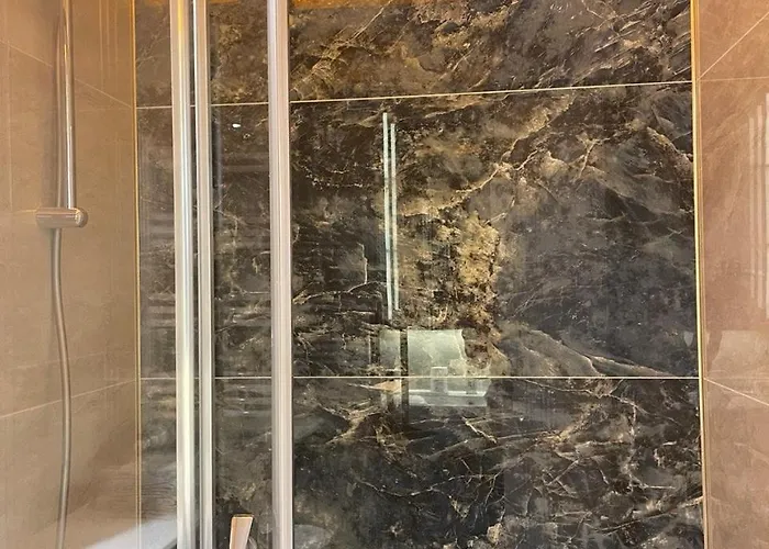 Stylish In Yekta Royal Club Apartment