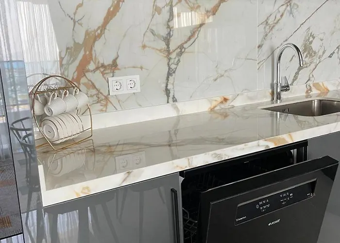 Stylish In Yekta Royal Club Apartment *